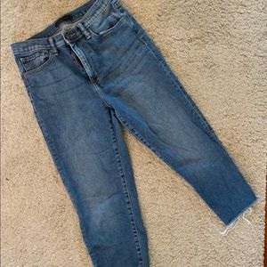 Uniqlo Jeans - Uniqlo high waisted cutoff jeans Uniqlo Jeans - Uniqlo high waisted cutoff jeans